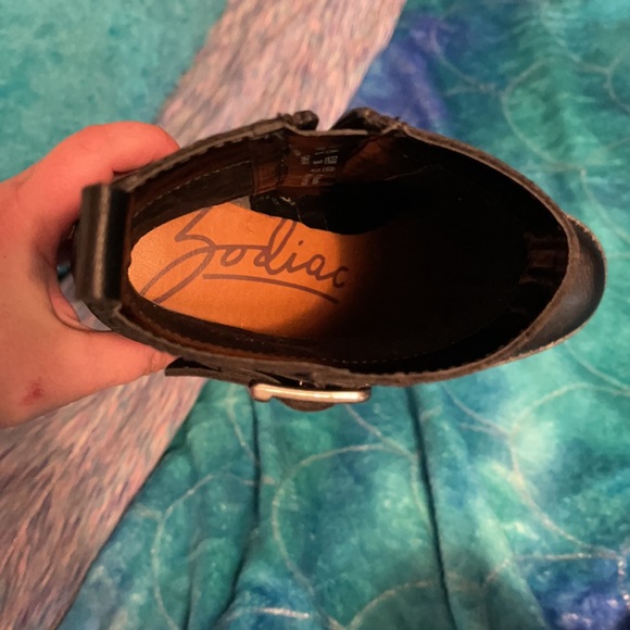 Booties - Picture 6 of 8